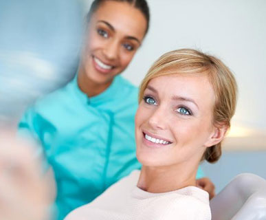 Comparaci&oacute;n de per&oacute;xido de hidr&oacute;geno al&nbsp;6&nbsp;% con y sin aceleraci&oacute;n LED con Philips Zoom WhiteSpeed